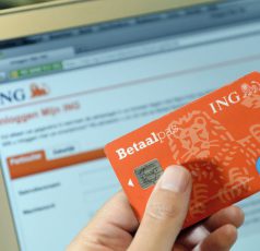 Nibud: bijna helft Nederlanders is overzicht financiën kwijt. Digitale rekeningen zijn de boosdoener